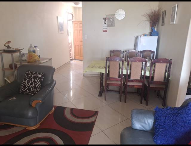 2 BEDROOM APARTMENT FOR SALE IN KEMPTON PARK CENTRAL